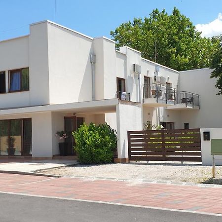 Garden Club Panzio Bed and Breakfast Balatonmáriafürdő Eksteriør billede
