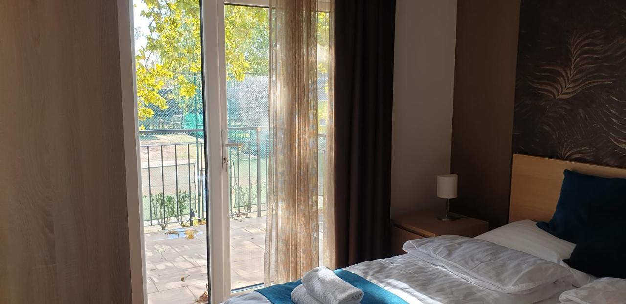 Garden Club Panzio Bed and Breakfast Balatonmáriafürdő Eksteriør billede
