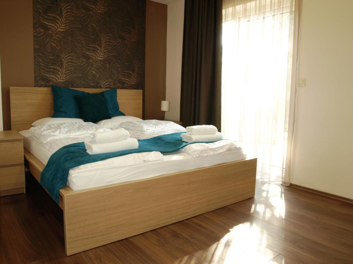Garden Club Panzio Bed and Breakfast Balatonmáriafürdő Eksteriør billede