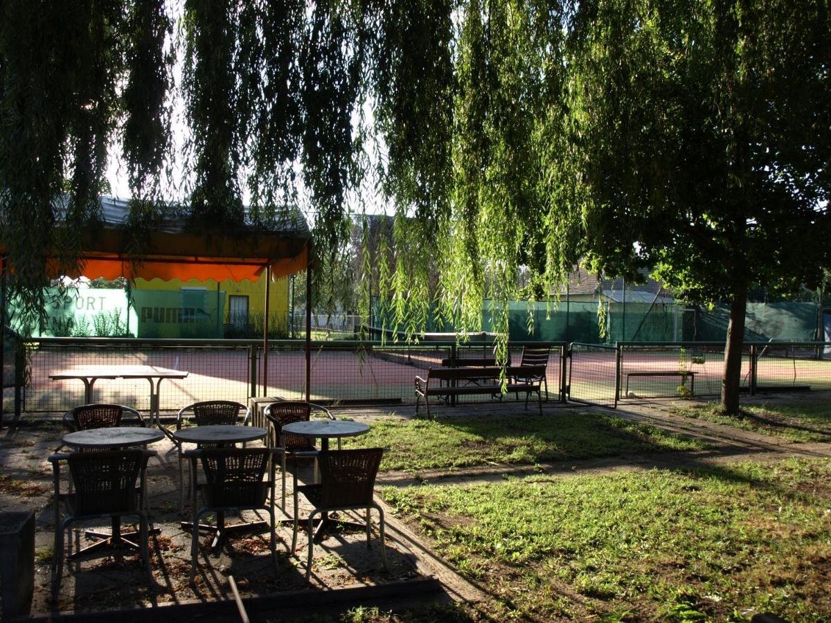 Garden Club Panzio Bed and Breakfast Balatonmáriafürdő Eksteriør billede