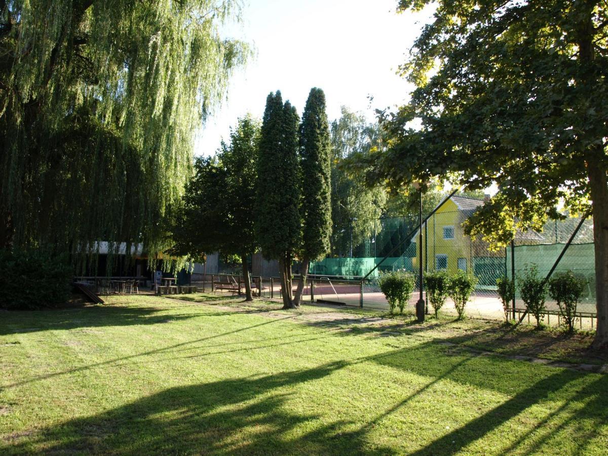 Garden Club Panzio Bed and Breakfast Balatonmáriafürdő Eksteriør billede