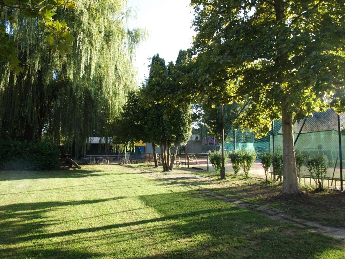 Garden Club Panzio Bed and Breakfast Balatonmáriafürdő Eksteriør billede
