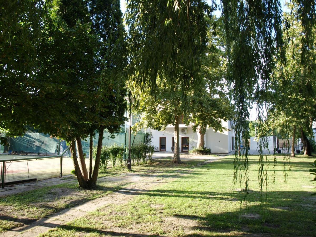 Garden Club Panzio Bed and Breakfast Balatonmáriafürdő Eksteriør billede