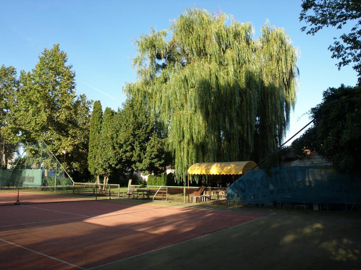 Garden Club Panzio Bed and Breakfast Balatonmáriafürdő Eksteriør billede