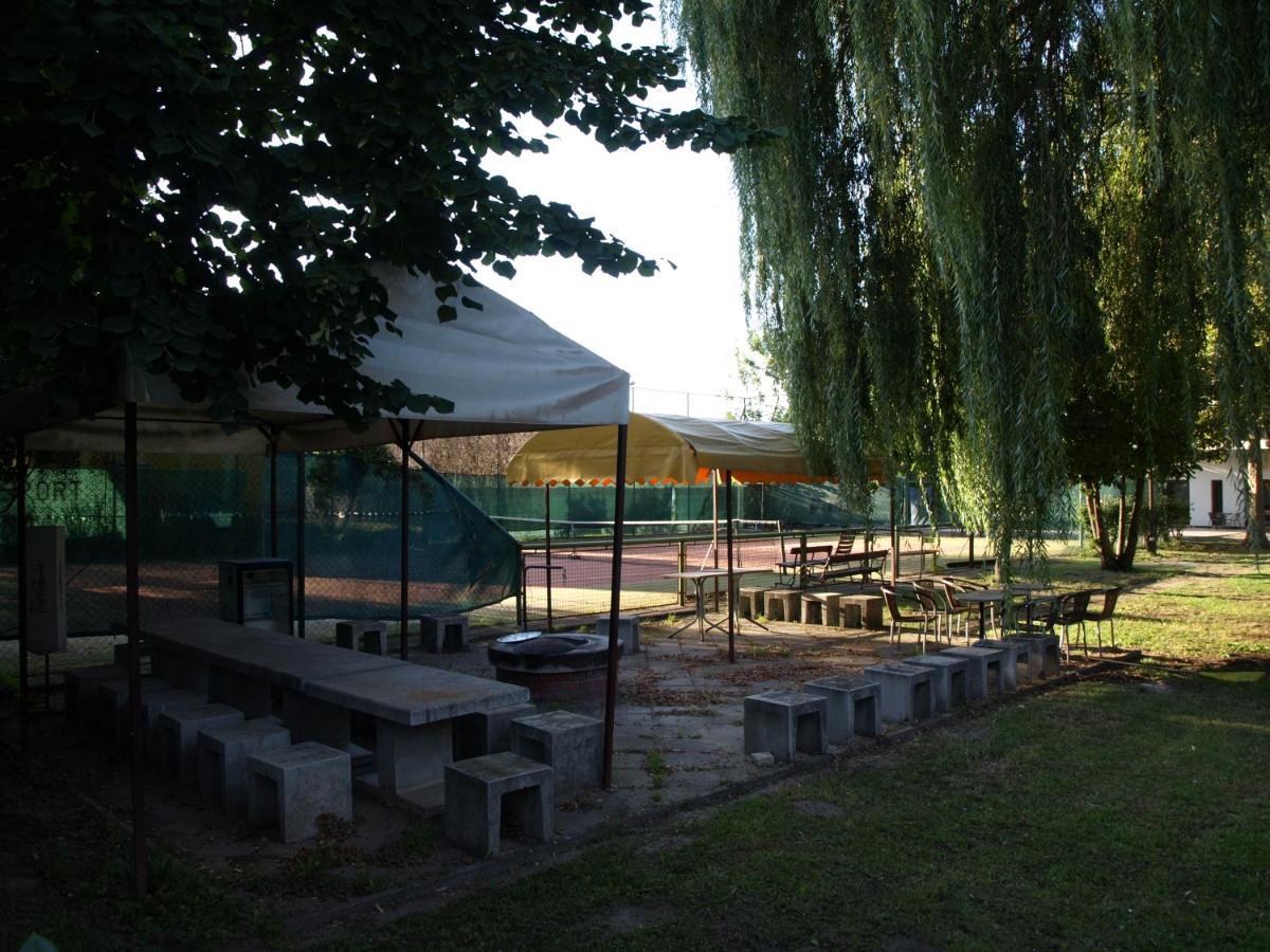 Garden Club Panzio Bed and Breakfast Balatonmáriafürdő Eksteriør billede