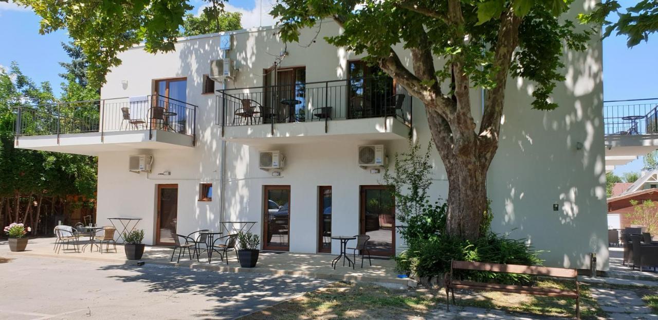 Garden Club Panzio Bed and Breakfast Balatonmáriafürdő Eksteriør billede
